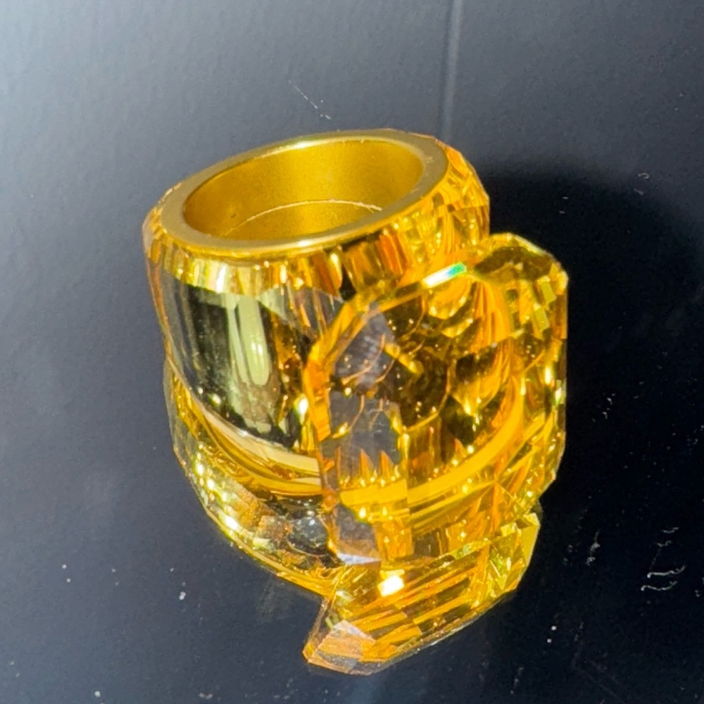 Lucent Octagon cut cocktail ring - Picture 5 of 8